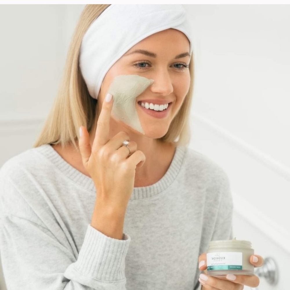 • MONAT Clay Mask •